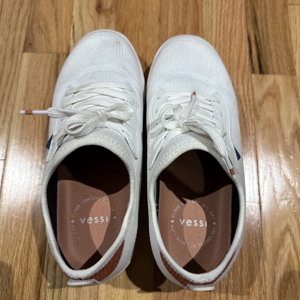 Vessi Weekend Waterproof White Sneakers Unisex M7/W8